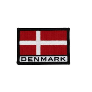 Broderet Dannebrogsflag med teksten DENMARK